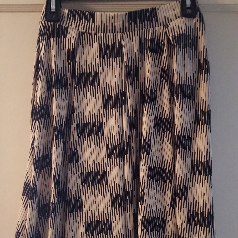 Black and white lularoe madison skirt